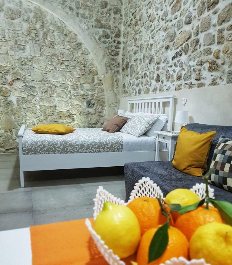 Essentia Rooms- Ortigia Holidays Syracuse Buitenkant foto