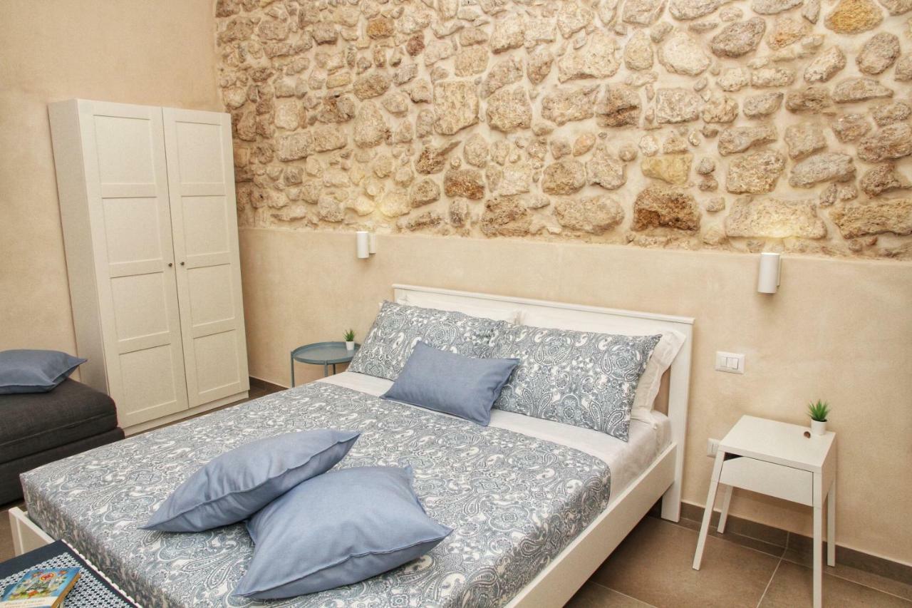 Essentia Rooms- Ortigia Holidays Syracuse Buitenkant foto