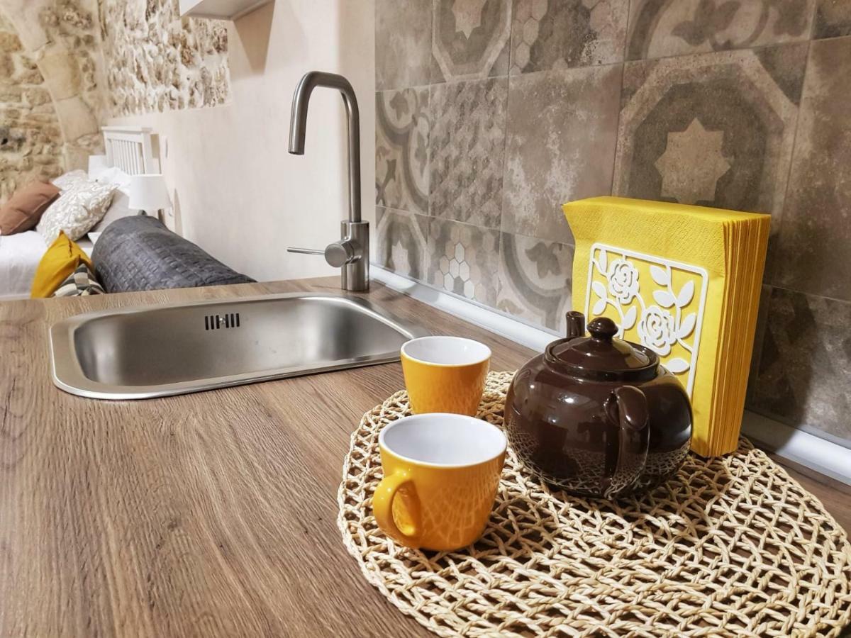 Essentia Rooms- Ortigia Holidays Syracuse Buitenkant foto