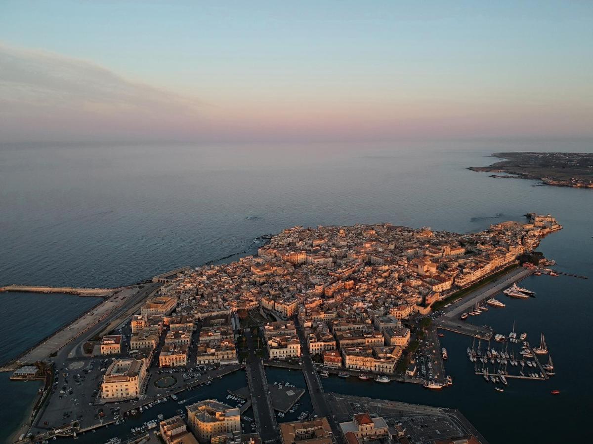 Essentia Rooms- Ortigia Holidays Syracuse Buitenkant foto